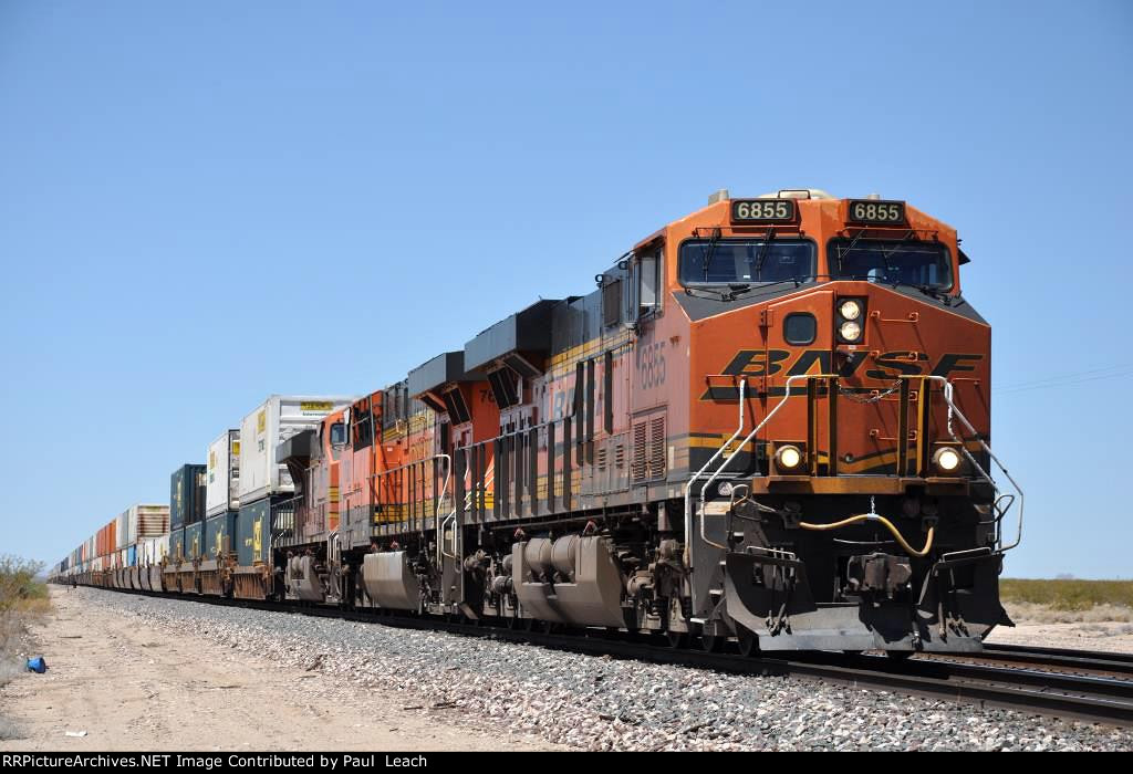 Eastbound intermodal races down the grade